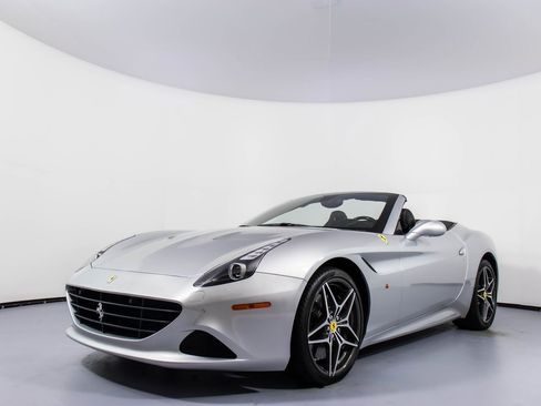 Used 2016 Ferrari California T image 29