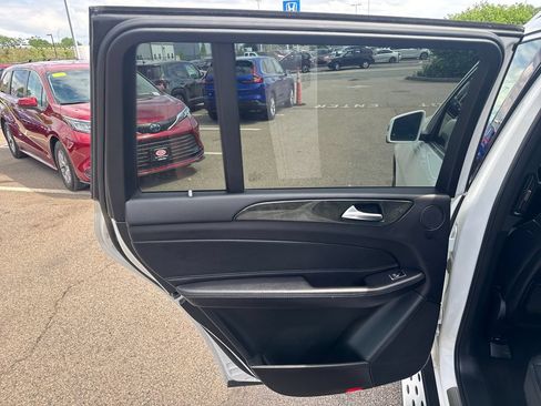 Used 2018 Mercedes-Benz GLS 450 4MATIC image 38