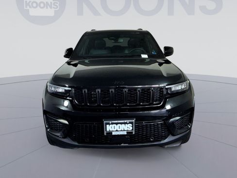 Used 2023 Jeep Grand Cherokee Altitude AWD/4WD image 11