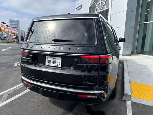 Used 2024 Jeep Wagoneer L Series II RWD image 12