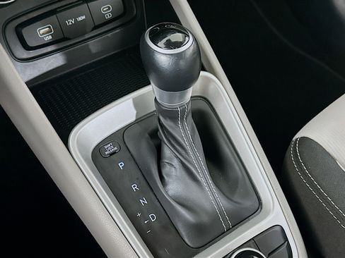 Used 2023 Hyundai Venue SEL image 24