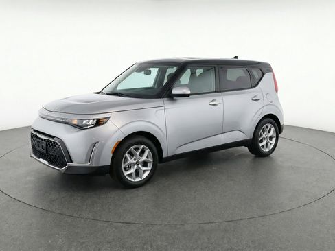 Used 2025 Kia Soul LX w/ LX Technology Package image 3
