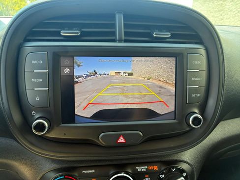 Used 2025 Kia Soul LX w/ LX Technology Package FWD image 21