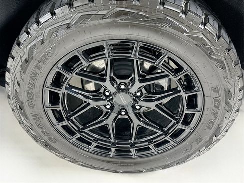 Used 2025 GMC Yukon AT4 w/ AT4 Premium Package image 35