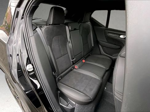 New 2026 Volvo XC40 B5 Ultra w/ Climate Package AWD/4WD image 10