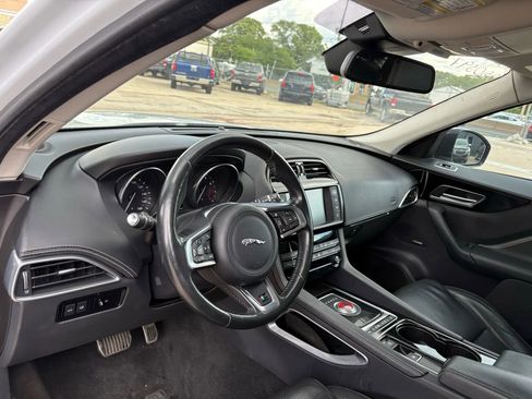 Used 2017 Jaguar F-PACE R-Sport image 10