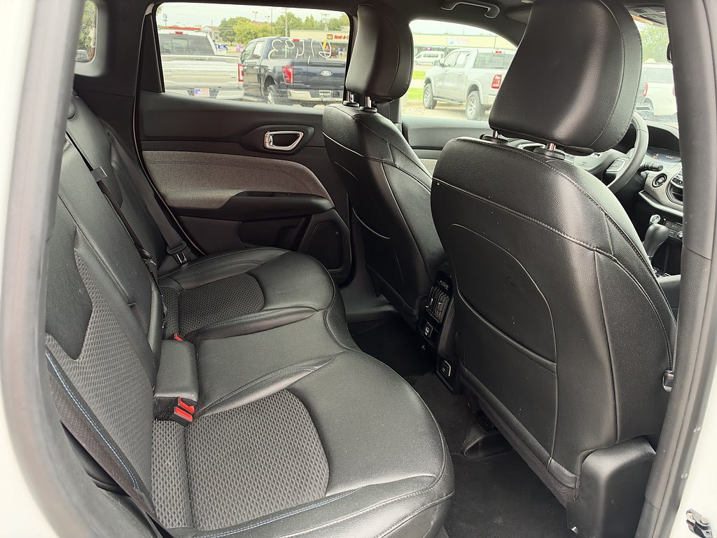 Used 2024 Jeep Compass Latitude AWD/4WD image 16