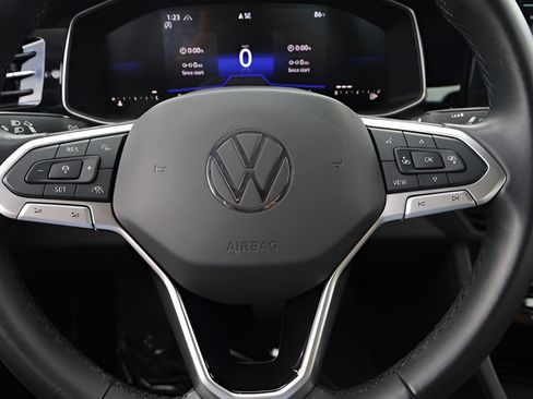 Certified 2025 Volkswagen Jetta SE FWD image 20