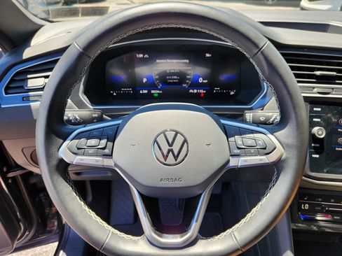 Certified 2024 Volkswagen Tiguan SE AWD/4WD image 9