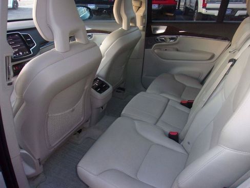 Used 2016 Volvo XC90 T6 Momentum w/ Momentum Plus Package AWD/4WD image 11