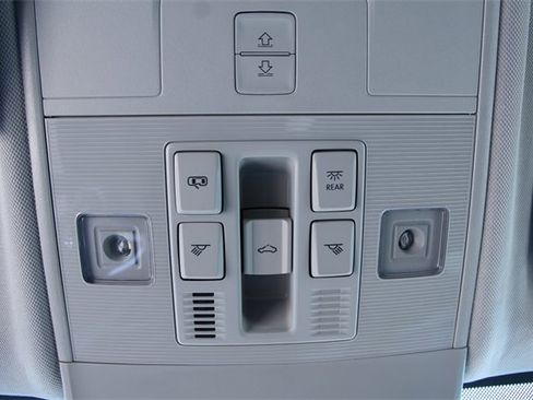 New 2026 Volkswagen Taos SE image 23