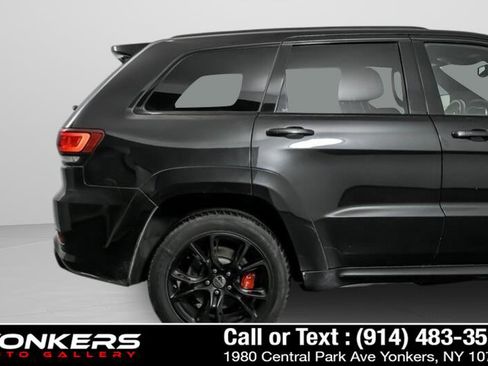 Used 2016 Jeep Grand Cherokee SRT image 7