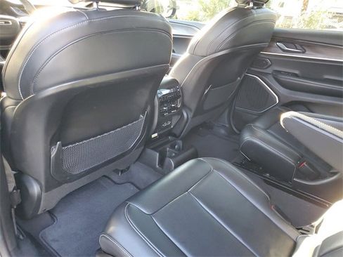 Used 2022 Jeep Grand Cherokee L Limited image 12