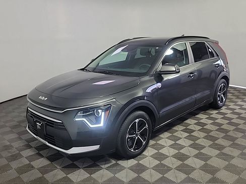 Used 2023 Kia Niro EX FWD image 11