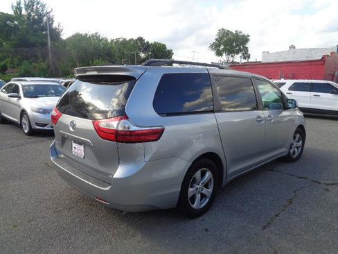 Used 2017 Toyota Sienna LE image 8