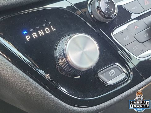 Used 2024 Chrysler Pacifica Touring FWD image 29