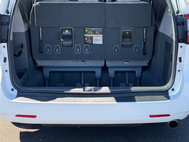 Used 2020 Toyota Sienna LE w/ Carpet Mat Package FWD image 4