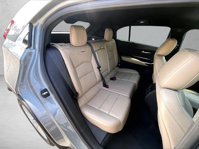 Used 2024 Cadillac XT4 Luxury w/ Cold Weather Package FWD image 29