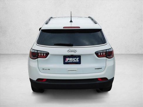 Used 2024 Jeep Compass Latitude AWD/4WD image 11