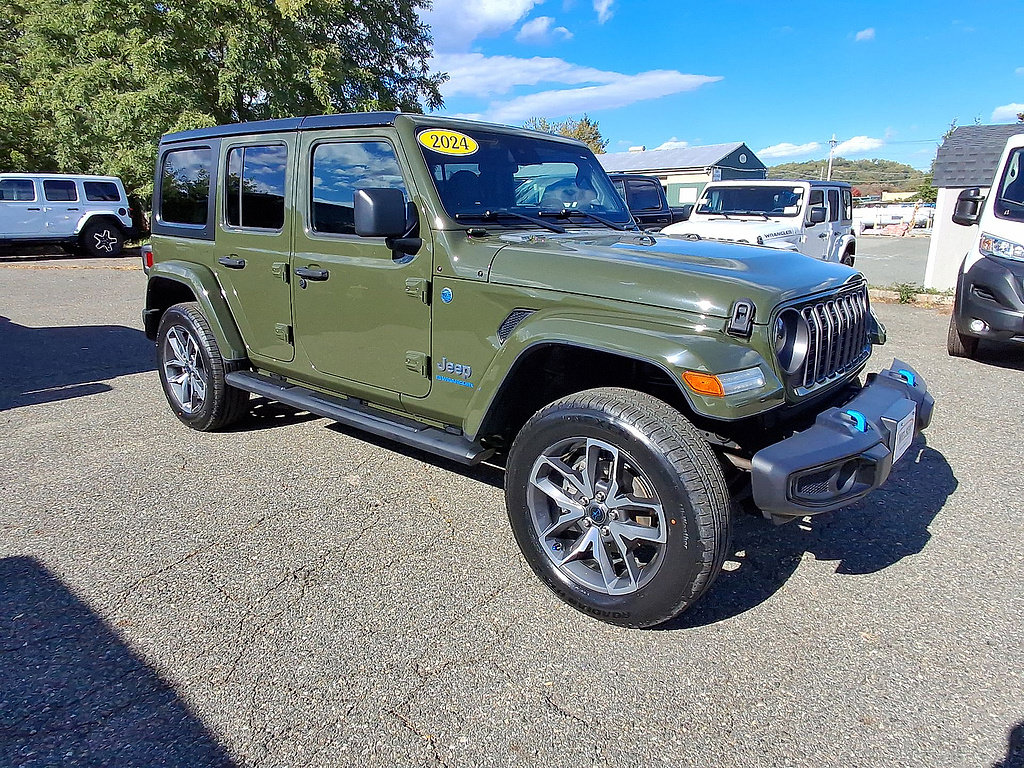 Used 2024 Jeep Wrangler Unlimited w/ Convenience Group AWD/4WD image 2