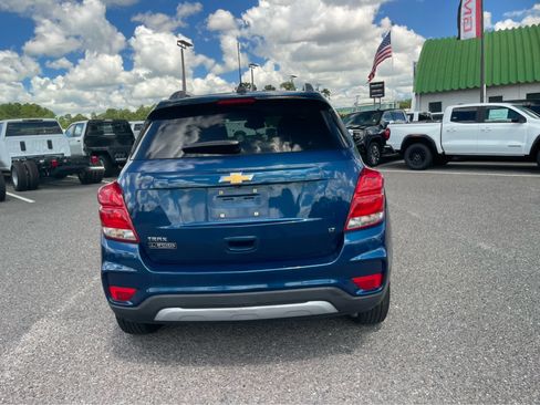 Used 2019 Chevrolet Trax LT w/ Sun & Sound Package FWD image 3