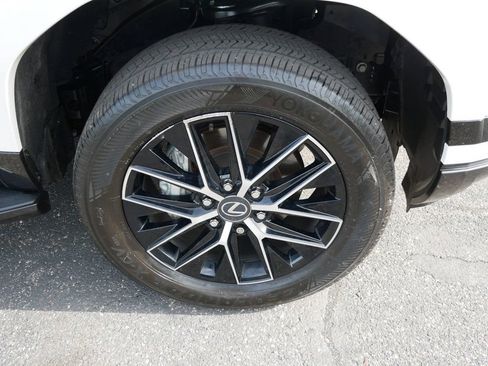 Used 2024 Lexus GX 550 w/ Accessory Package (Z1) AWD/4WD image 8