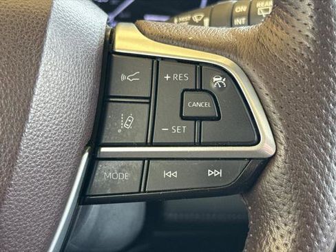 Certified 2021 Toyota Sienna Platinum image 28