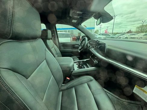New 2025 Chevrolet Suburban RST w/ RST Capability Package AWD/4WD image 2
