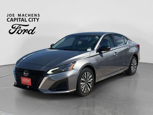 Used 2024 Nissan Altima 2.5 SV AWD/4WD image 9
