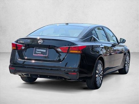 Used 2025 Nissan Altima 2.5 SV FWD image 5
