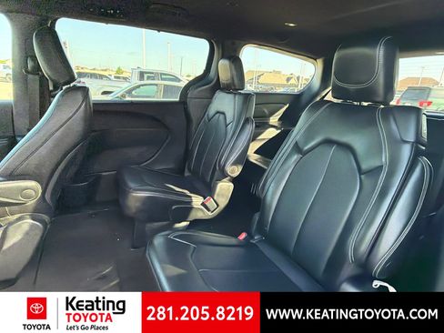 Used 2025 Chrysler Pacifica Select FWD image 10