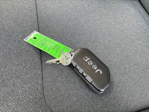 Used 2025 Jeep Gladiator Rubicon w/ Convenience Group image 14