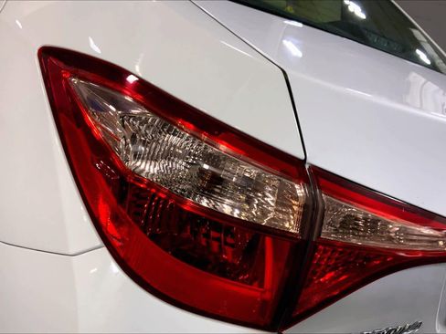 Used 2017 Toyota Corolla LE image 28