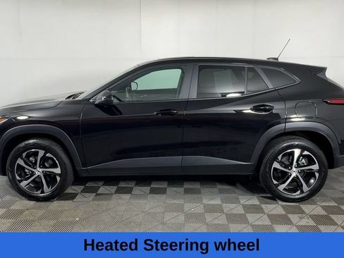 Used 2025 Chevrolet Trax RS w/ Sunroof Package FWD image 8