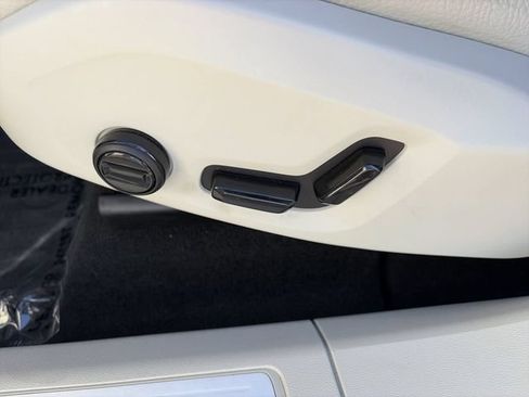 Used 2023 Volvo XC60 B5 Plus w/ Climate Package FWD image 21