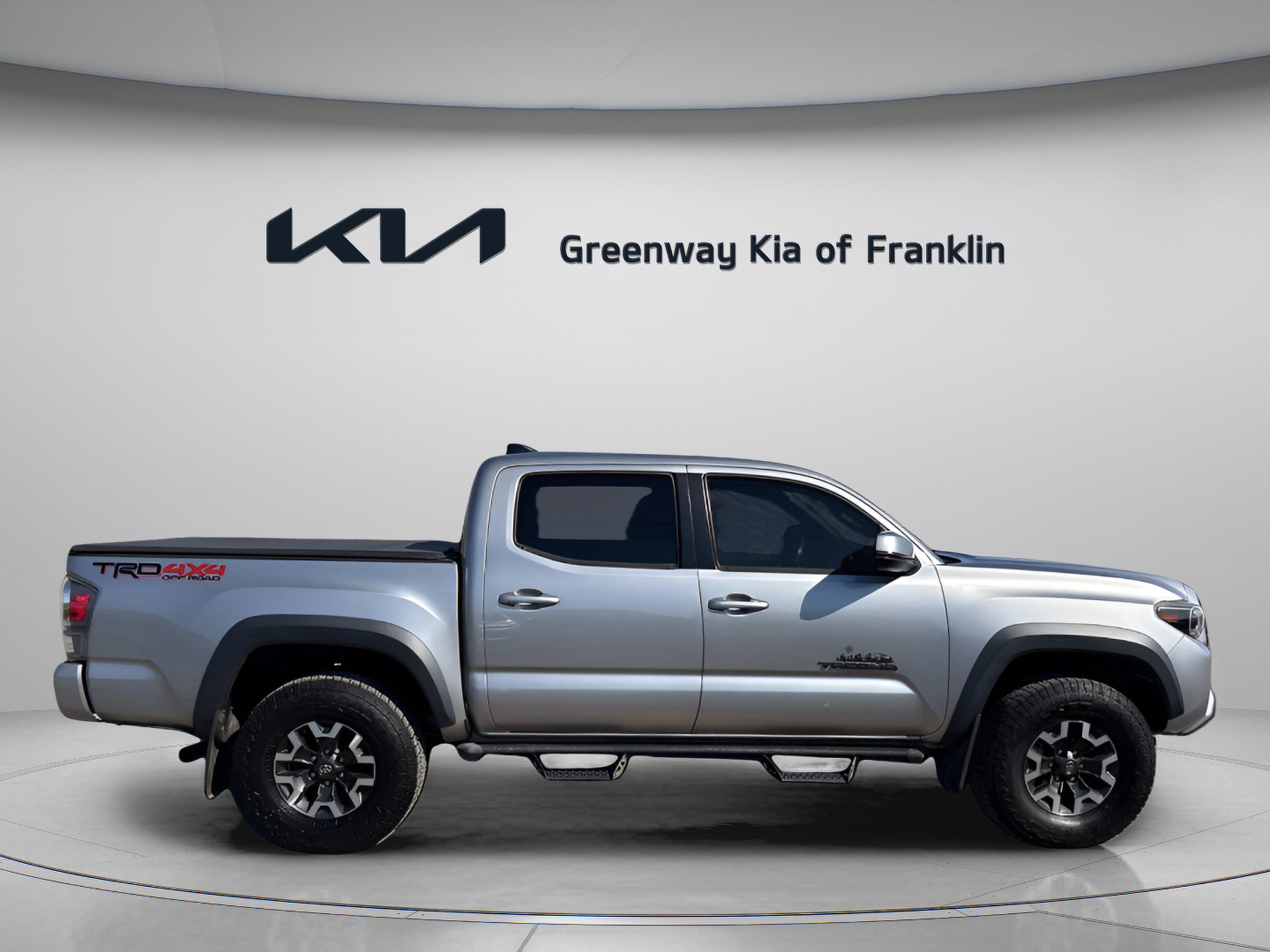 Used 2020 Toyota Tacoma TRD Off-Road w/ Technology Package AWD/4WD image 8