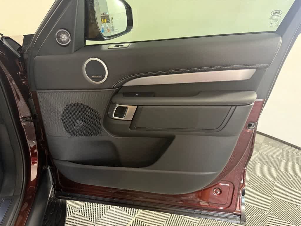 New 2026 Land Rover Discovery Limited Edition AWD/4WD image 28