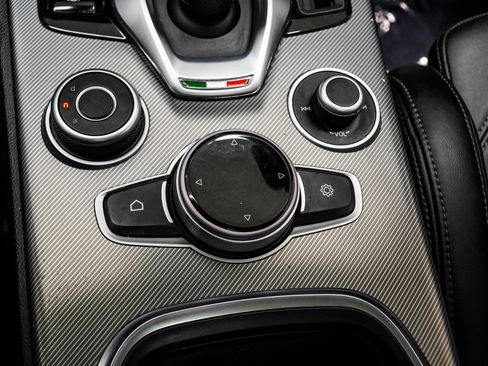 Used 2023 Alfa Romeo Stelvio Veloce image 22