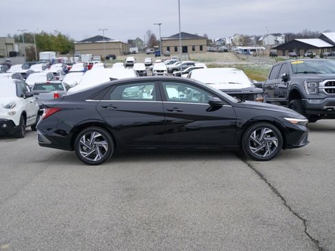 Used 2025 Hyundai Elantra SEL image 4