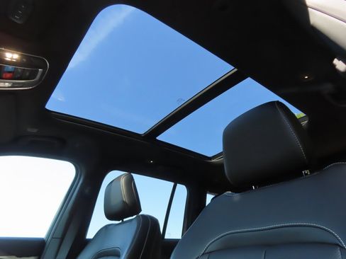 New 2025 Jeep Grand Cherokee Limited w/ Luxury Tech Group II image 7