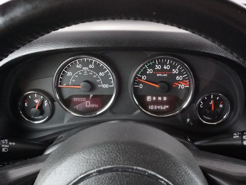 Used 2018 Jeep Wrangler Unlimited Rubicon AWD/4WD image 12