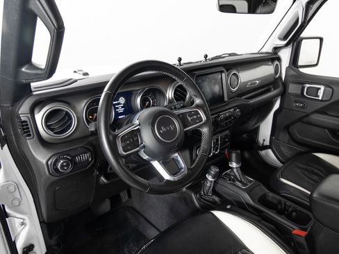 Used 2020 Jeep Gladiator Overland image 13