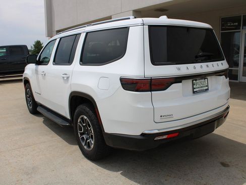 Certified 2023 Jeep Wagoneer Series II w/ Convenience Group I AWD/4WD image 9