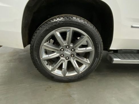 Used 2019 Chevrolet Tahoe LT w/ LT Signature Package image 17