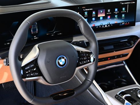 Used 2026 BMW i4 xDrive40i w/ Premium Package AWD/4WD image 11