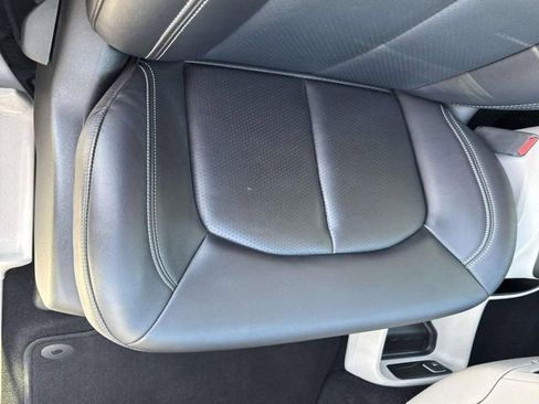 Used 2024 Chrysler Pacifica Touring-L image 15