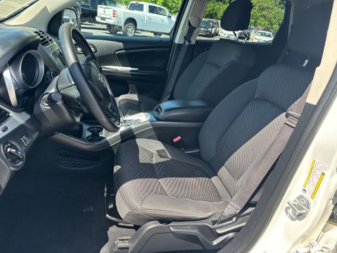 Used 2015 Dodge Journey SXT w/ Flexible Seating Group FWD image 9