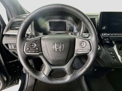 Used 2023 Honda Odyssey Sport image 11
