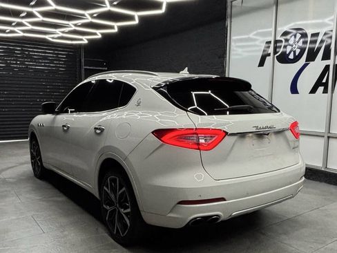 Used 2017 Maserati Levante w/ Luxury Package AWD/4WD image 8