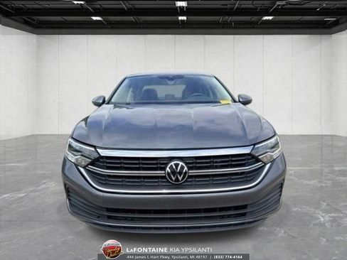 Used 2024 Volkswagen Jetta SE FWD image 8